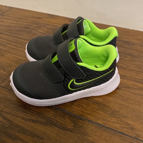 New! Toddler Nike Run Star - Size 6 - Picture 3 of 4